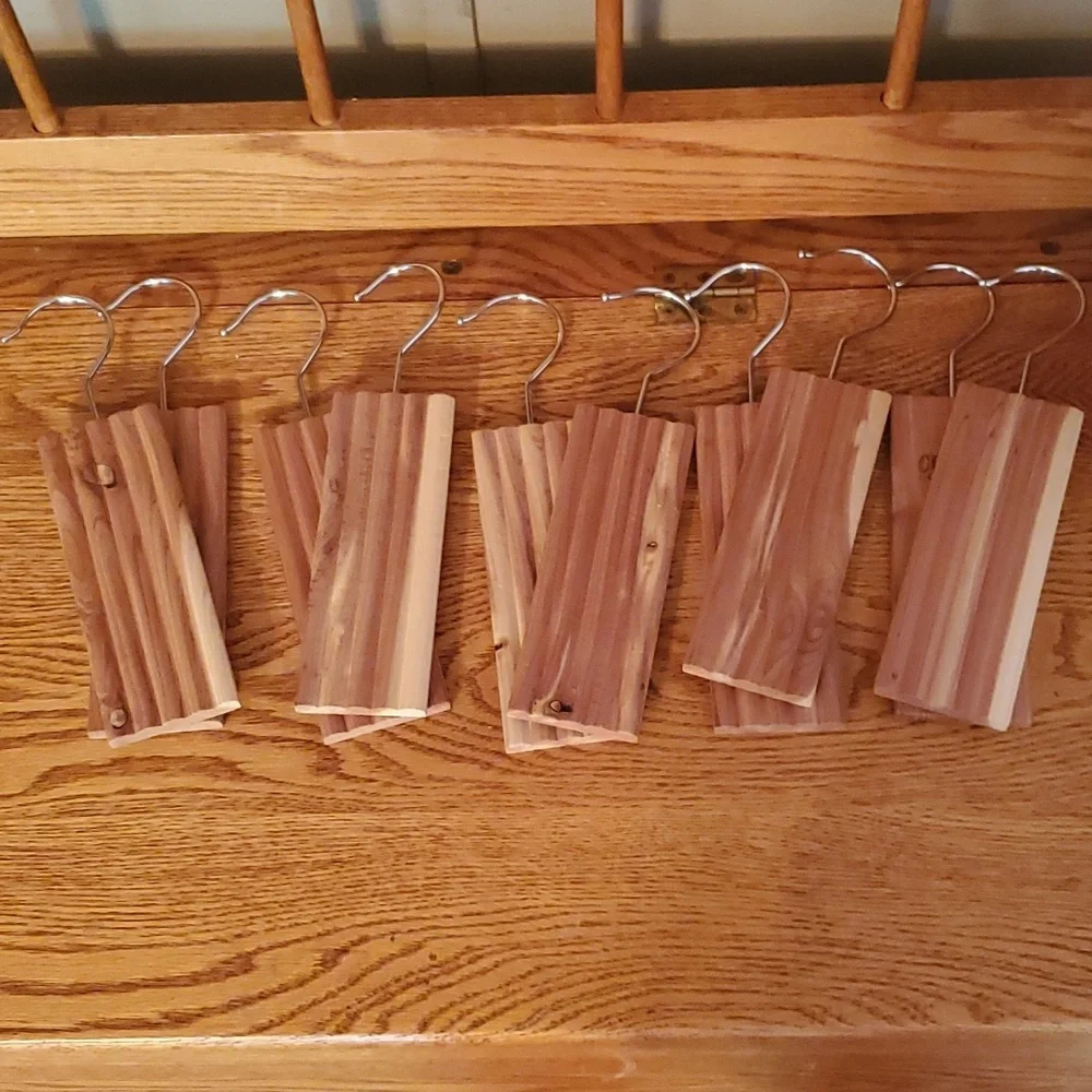 Cedar Green Cedar Hang Ups Quantity 10